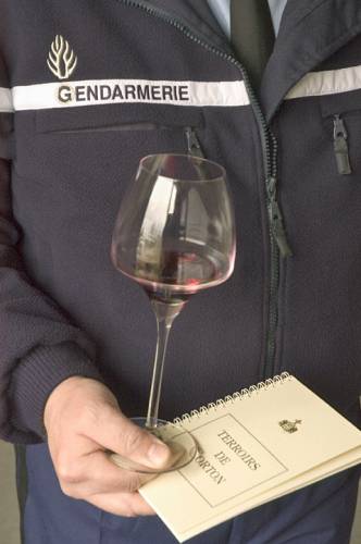 Gendarme_en_degustation.jpg